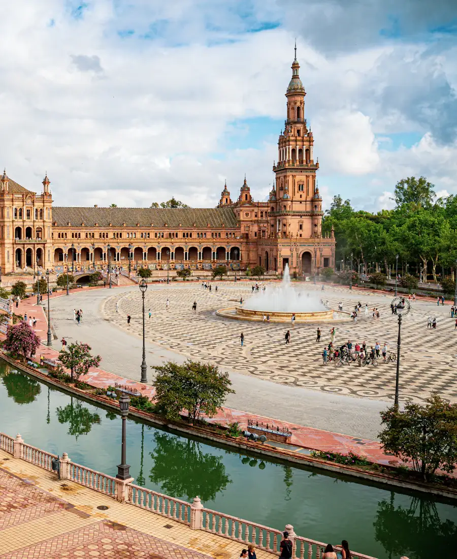 Vue d'ensemble de la Plaza de España à Séville